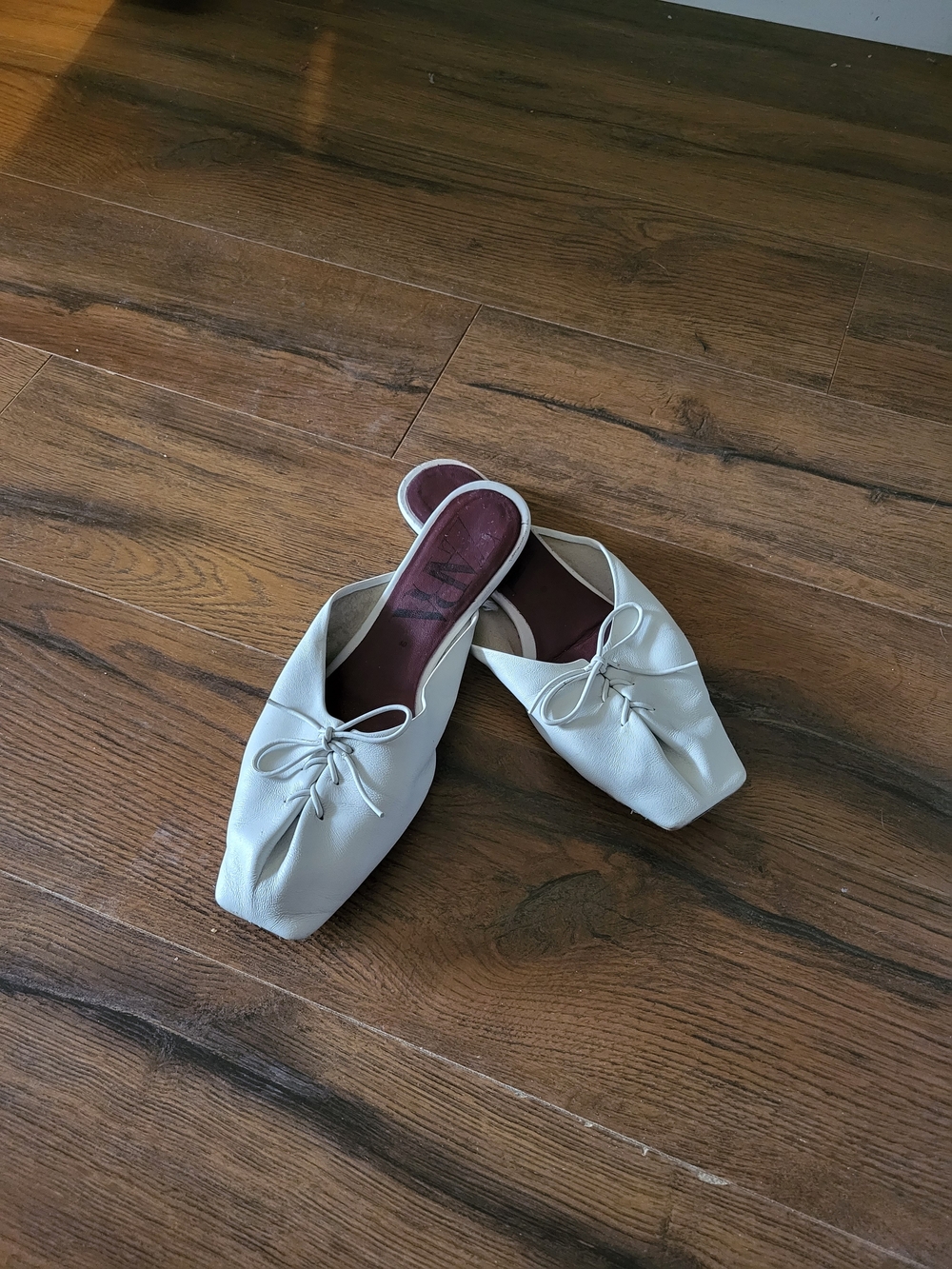 Zara Leather White Women's Slip-On Bow Mules. Size 9(40)